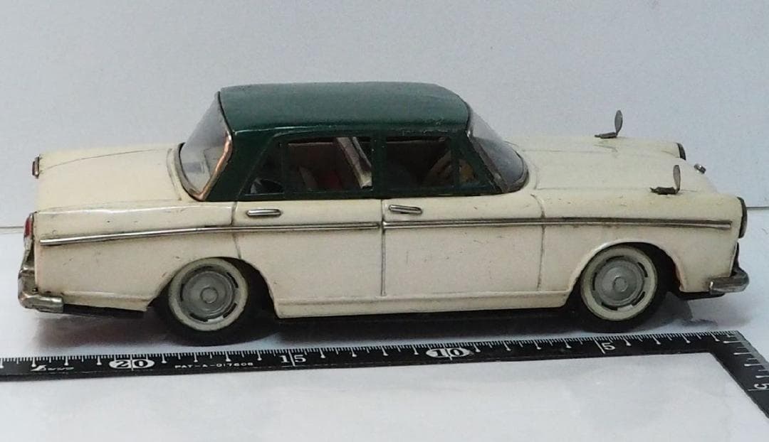 うおち　　当時物【イスズベレル緑/白】ブリキ製フリクションミニカー【箱無】