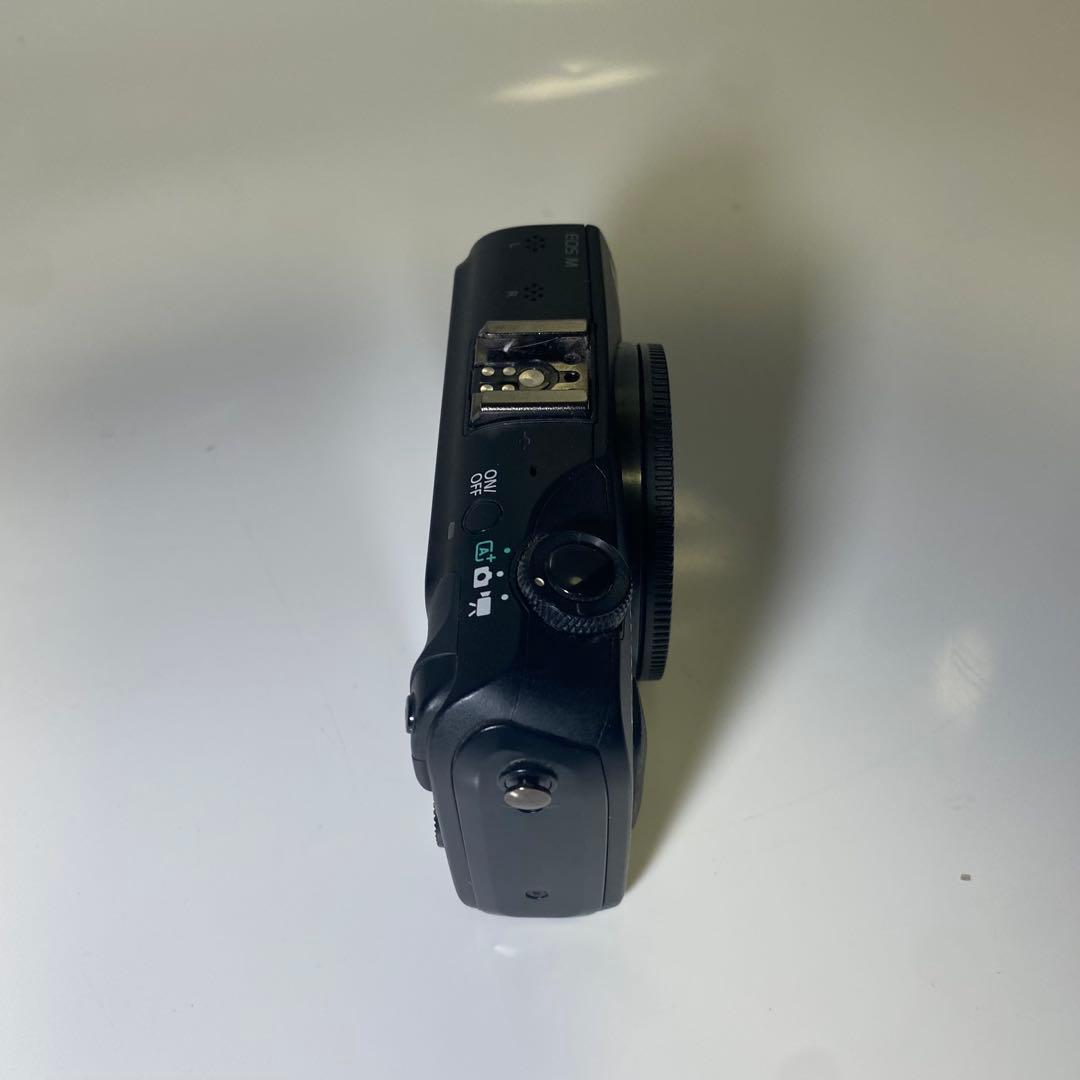 美品✨　Canon EOS M カメラ　ボディ　ブラック　説明書付き