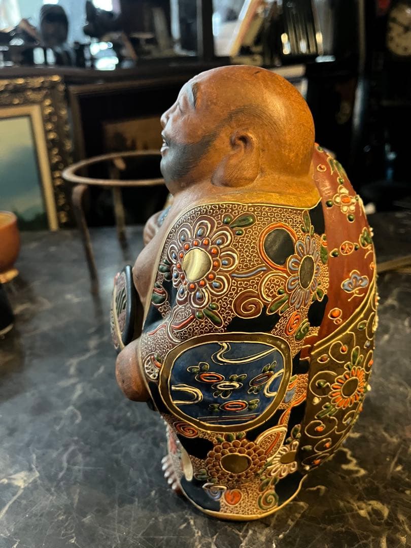 九谷焼布袋様 、明治期九谷焼 、九谷焼の布袋様の置物です。