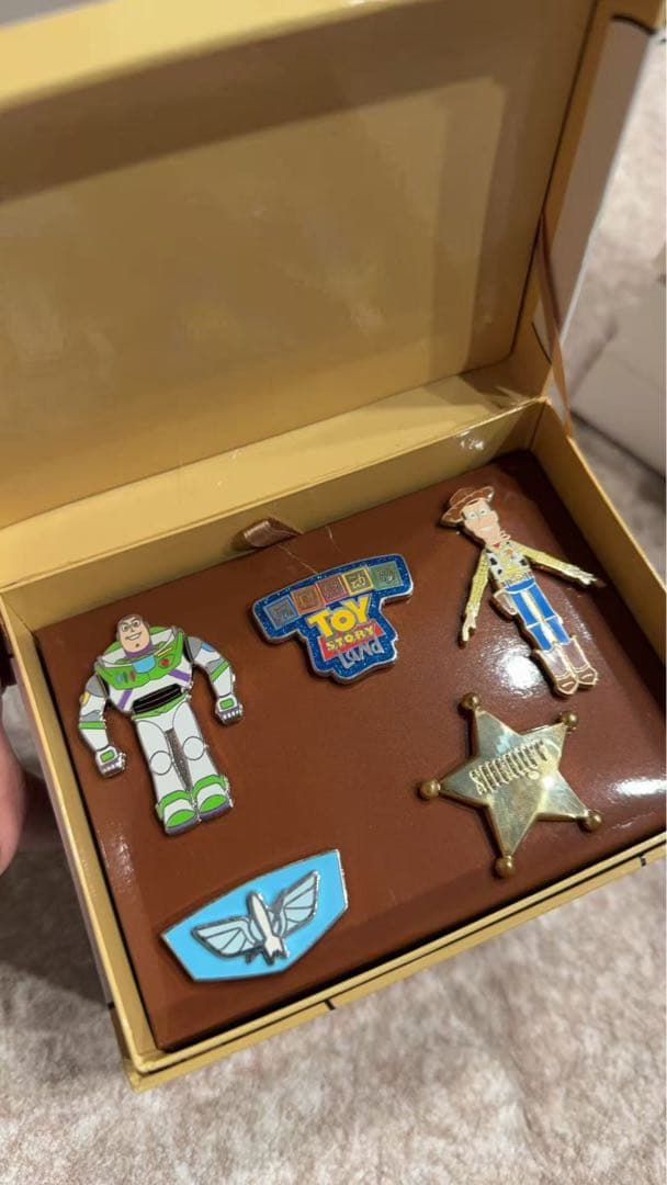 上海ディズニーランド正規品　トイストーリー　ピンバッジ限数300