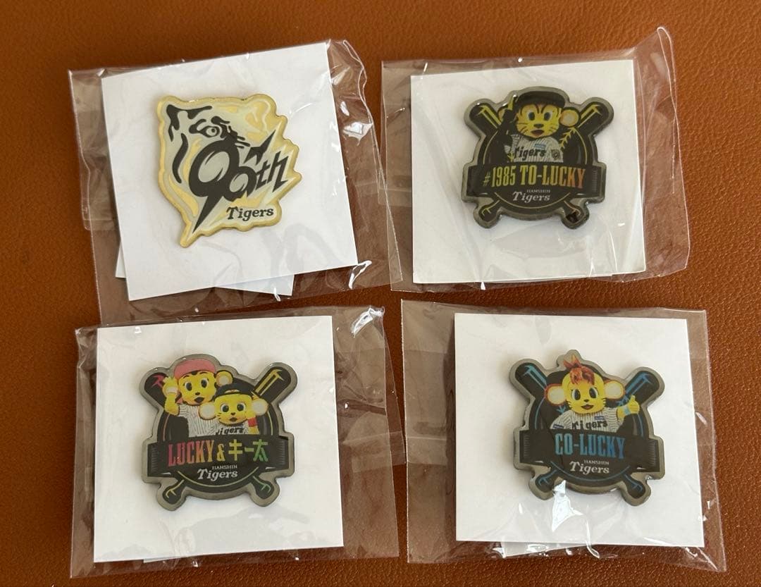 阪神タイガース　ピンバッジ4個セット