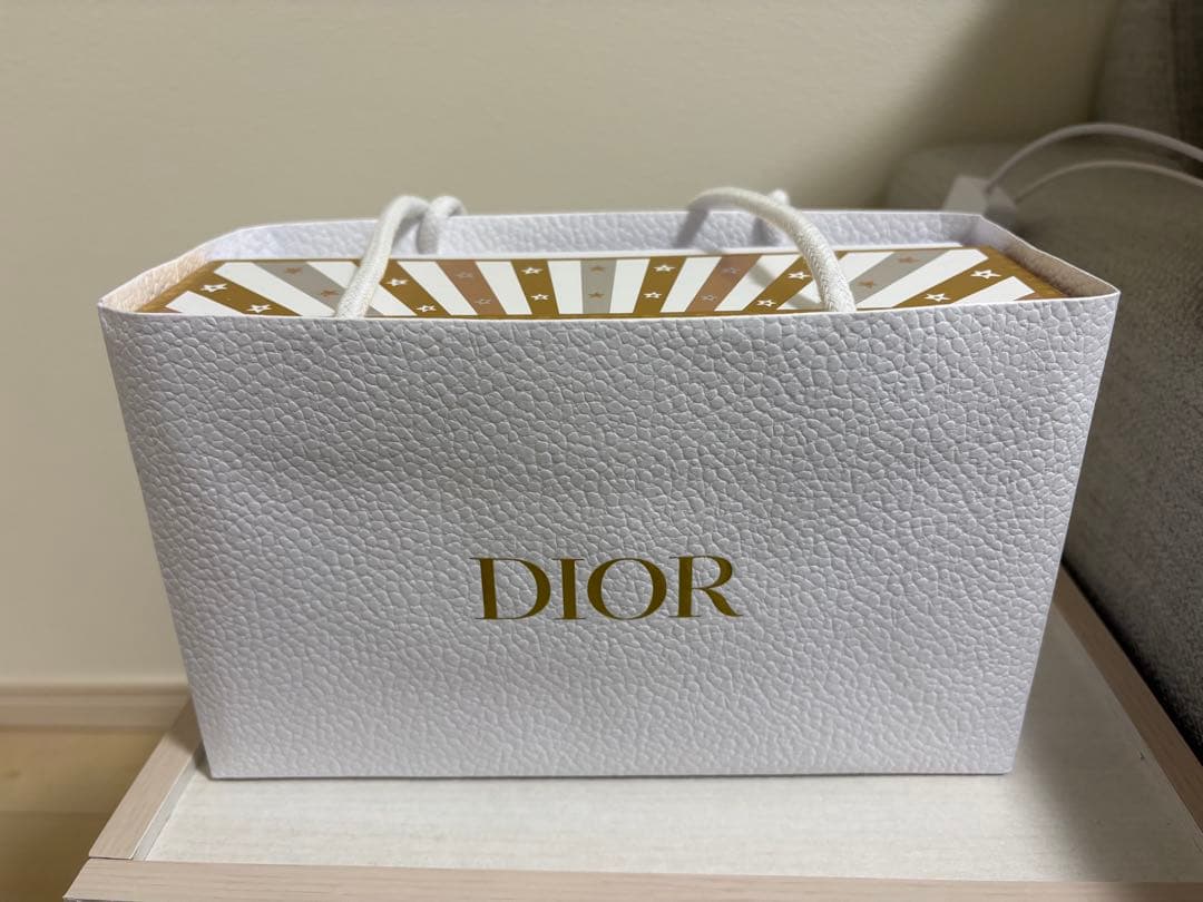 Dior スノー エッセンス ホリデー