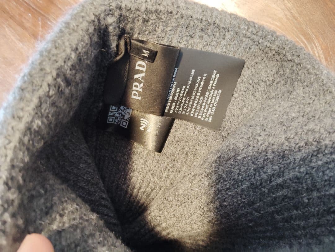 PRADA グレー ニット帽