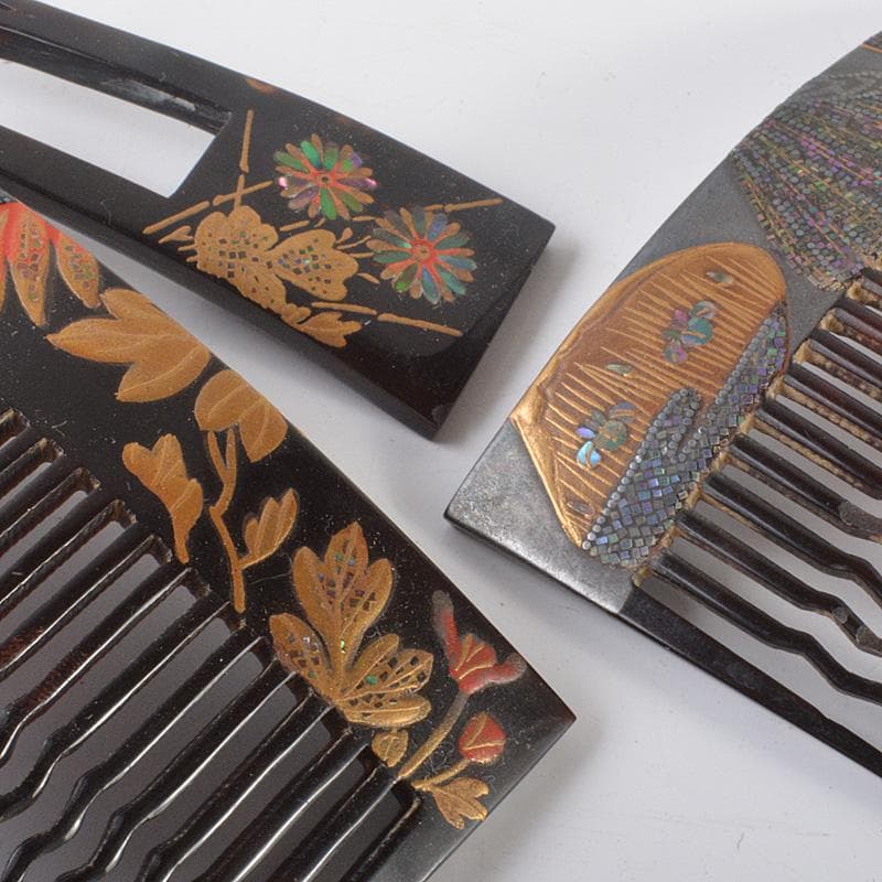 和装小物　黒漆　金蒔絵　螺鈿装飾　簪　櫛　在銘　3点まとめて　V　R6506