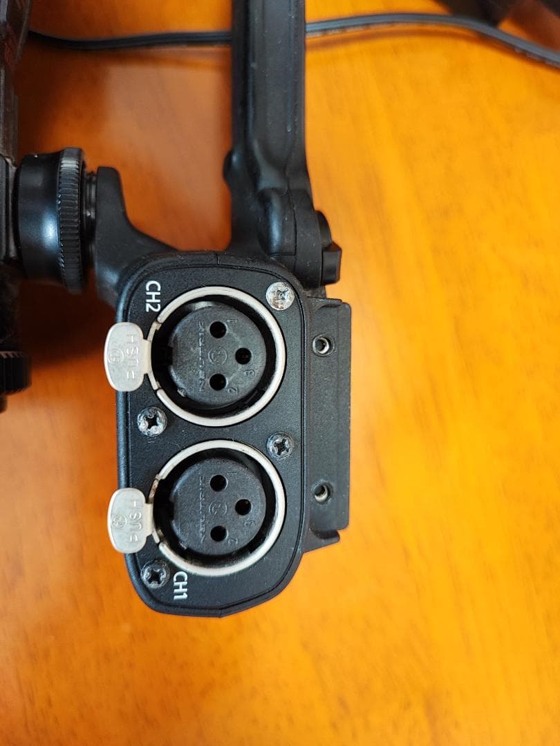 Canon XA10 業務用ビデオカメラ（XLRハンドルユニット付き）