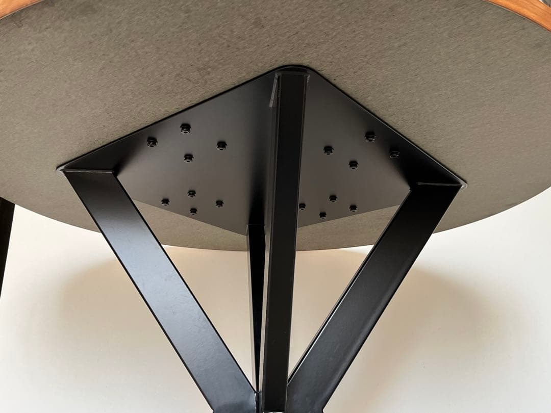 かなでもの　リノリウム　ラウンドテーブル