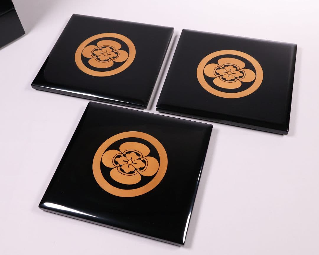 【MB33】輪島塗 宗水堂 木瓜家紋 蓋三枚 五段重 7.5寸重箱 黒内朱 木製