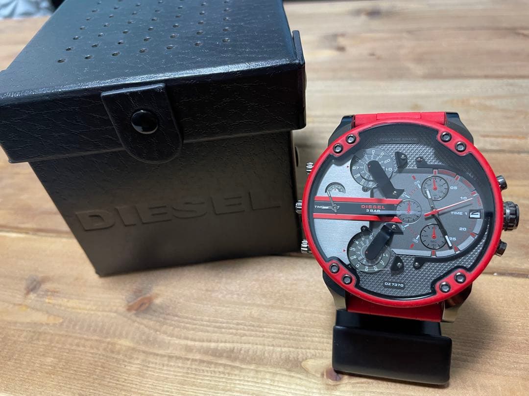 【¥5,000_値引きしました】DIESEL クォーツ腕時計 レッド/グレー