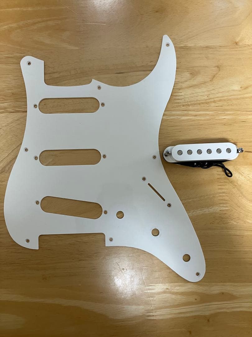 FERNANDES ストラトキャスタータイプ エレキギター