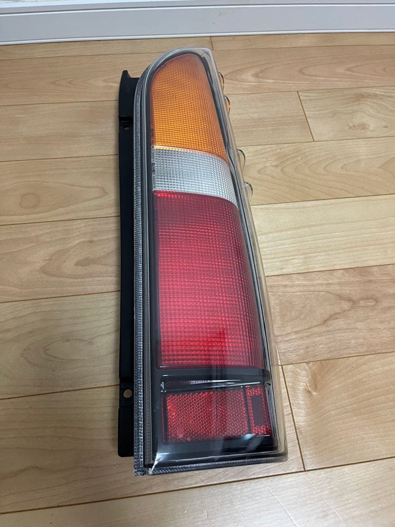 フレックス　アールクラシックテールランプ　右側