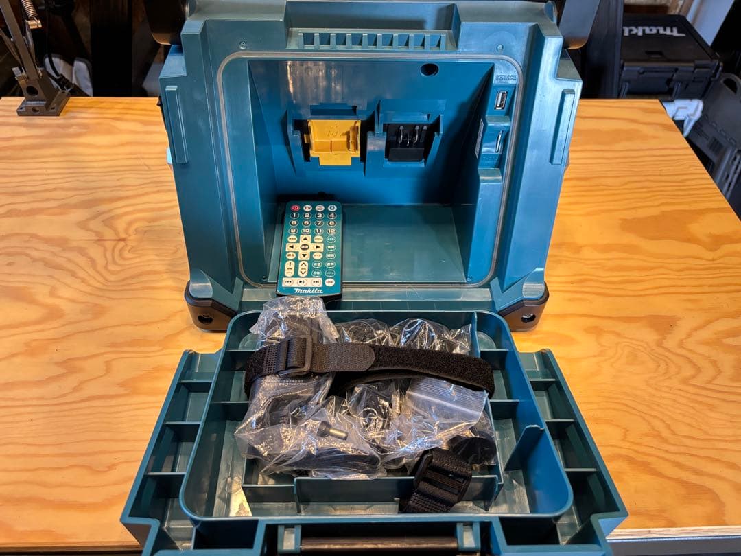 Makita ポータブルテレビ ラジオ Bluetooth