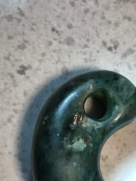 勾玉　深緑　硬玉ヒスイ