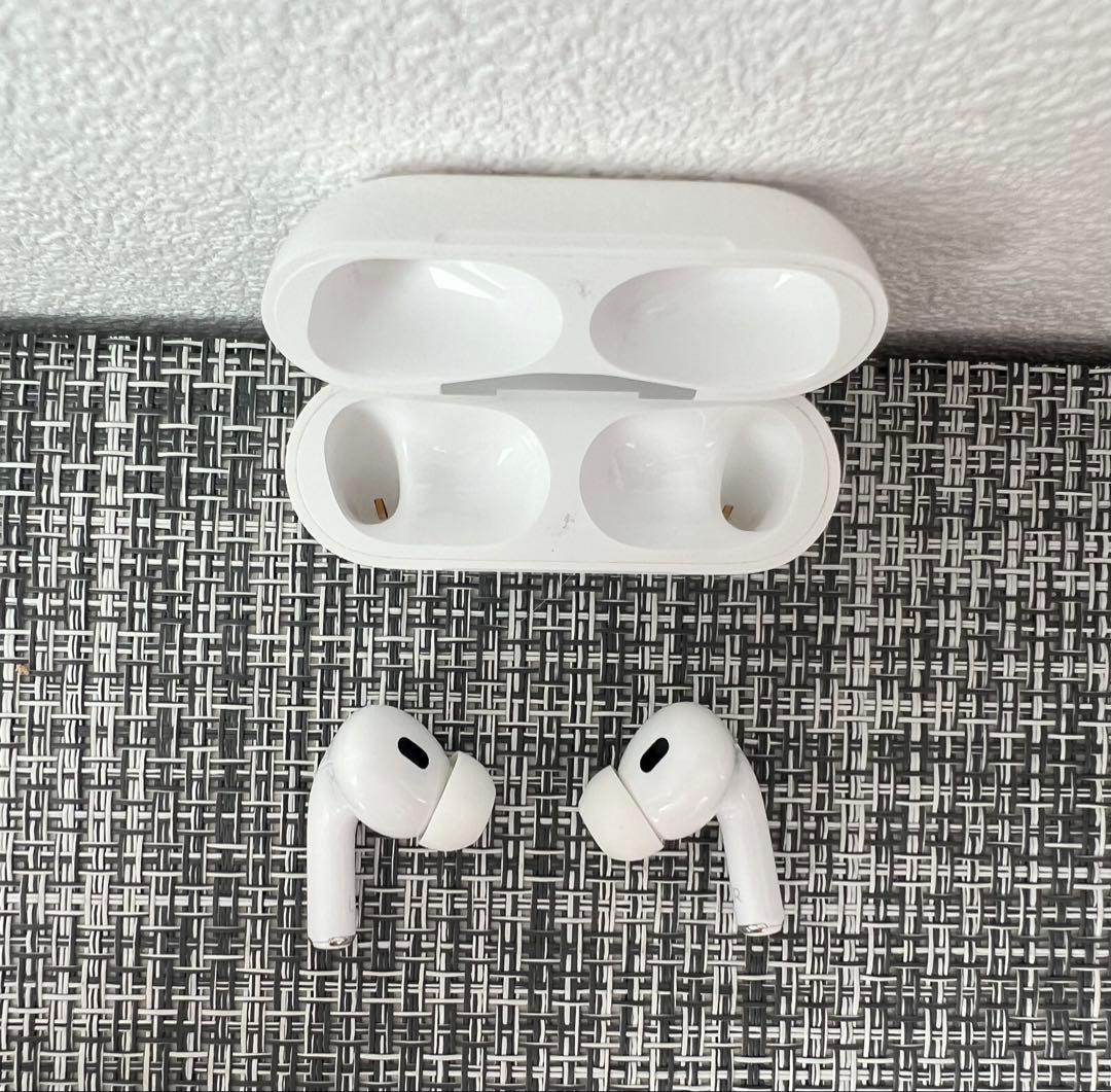 【早い者勝ち】AirPods Pro 2 本体、両耳、未使用充電ケーブルもセット