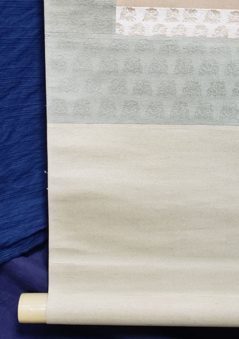 【蝶と狆図】清春 2560 チン 犬　掛け軸　肉筆