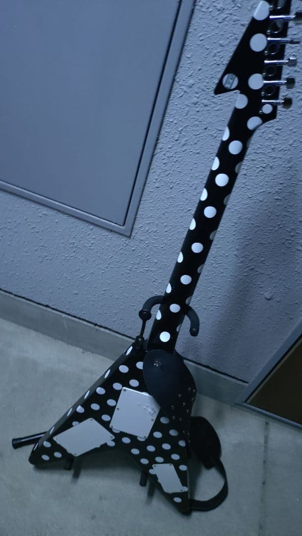 ランディー・ローズ 水玉フライングV レプリカ　　　ランディーストラップ