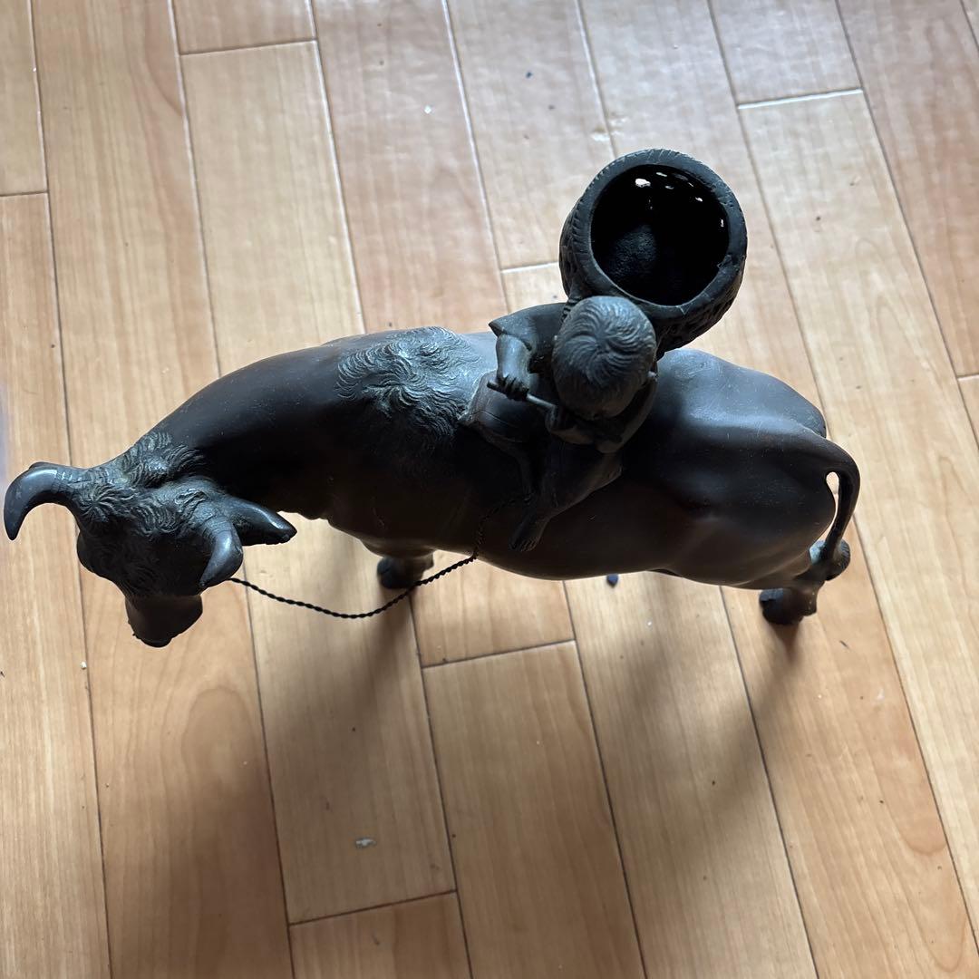 銅製 牛に乗る笛吹童子