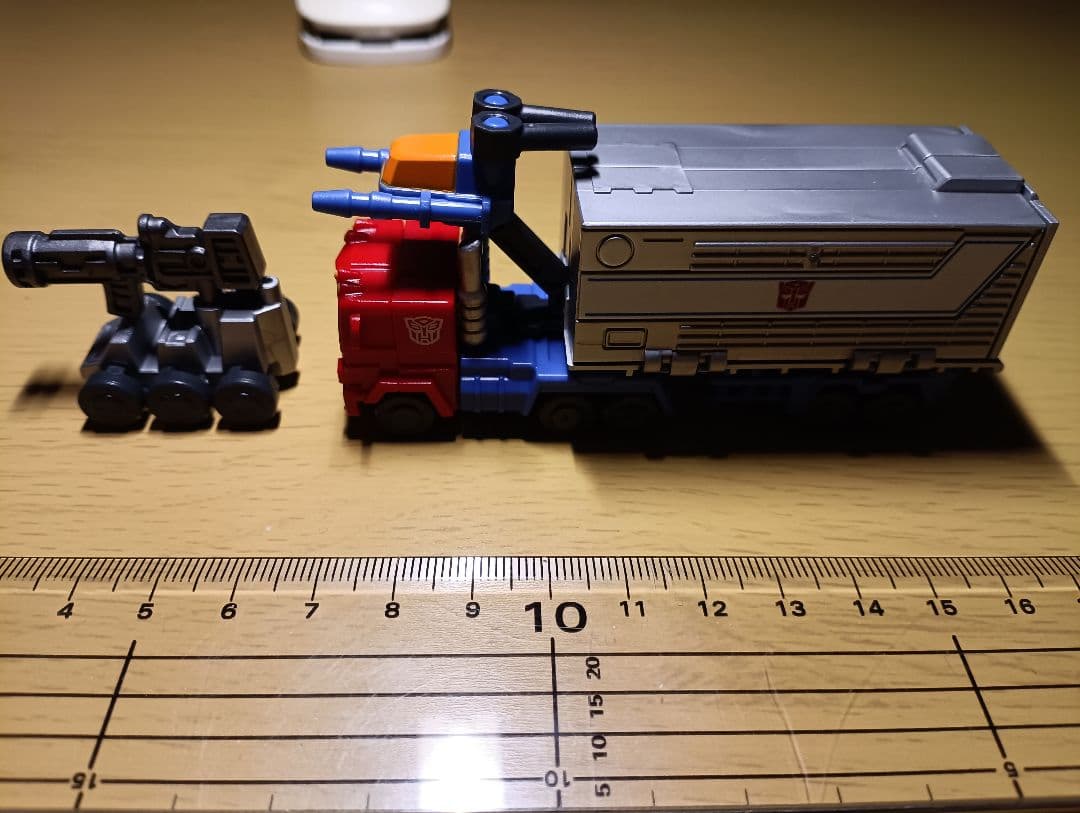 Blokees 星輝オプティマスプライム ビークルモード 廃止予定