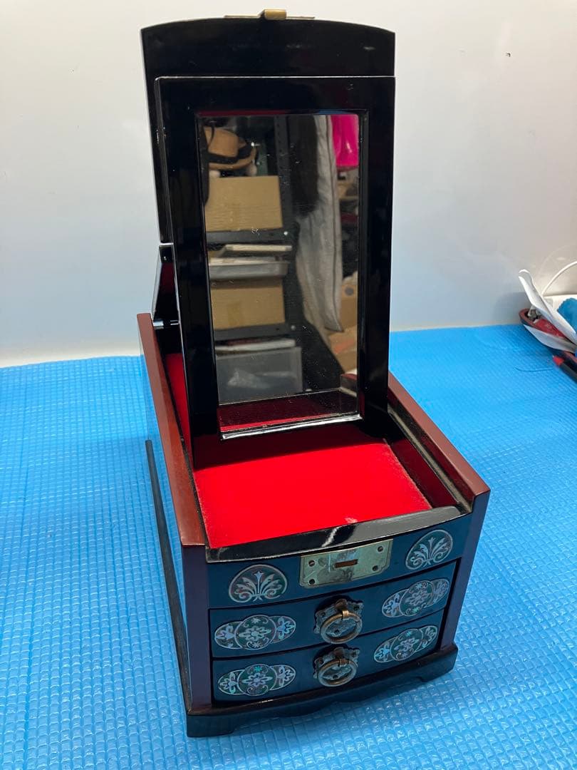 蝶と花模様　貝殻細工　螺鈿 螺鈿細工 漆器　宝石箱 ジュエリーボックス