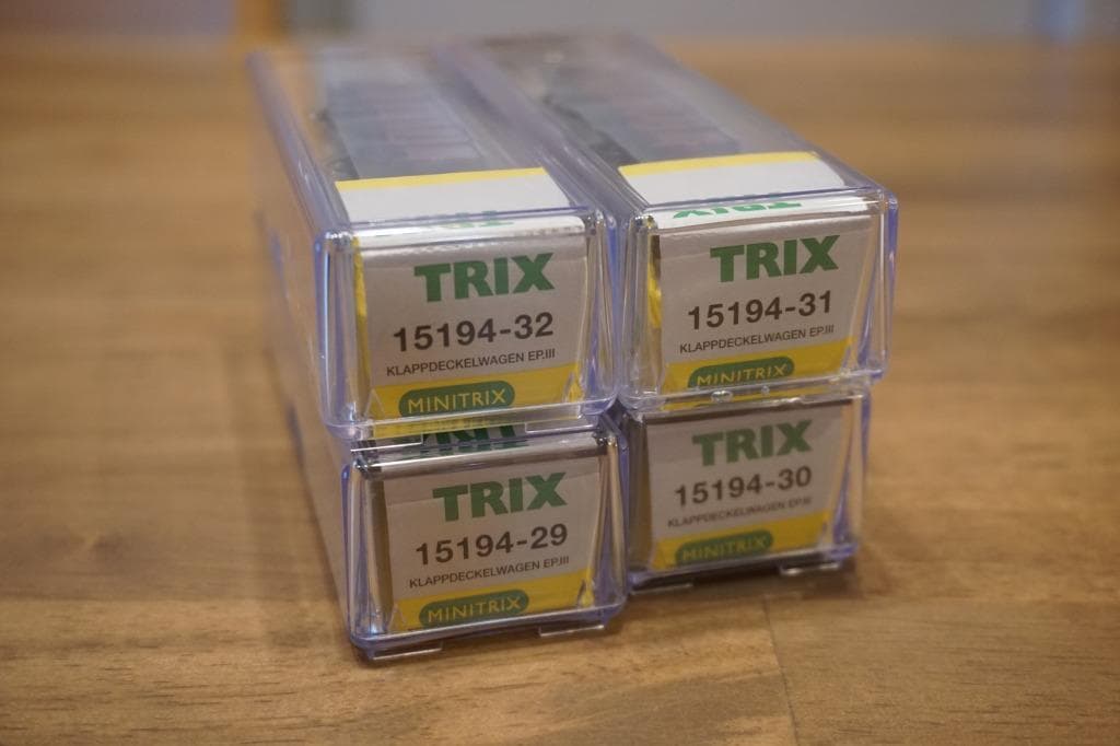 MINITRIX 品番１５１９４　バラシ　ＤＢ（ドイツ）　有蓋貨車　４両編成