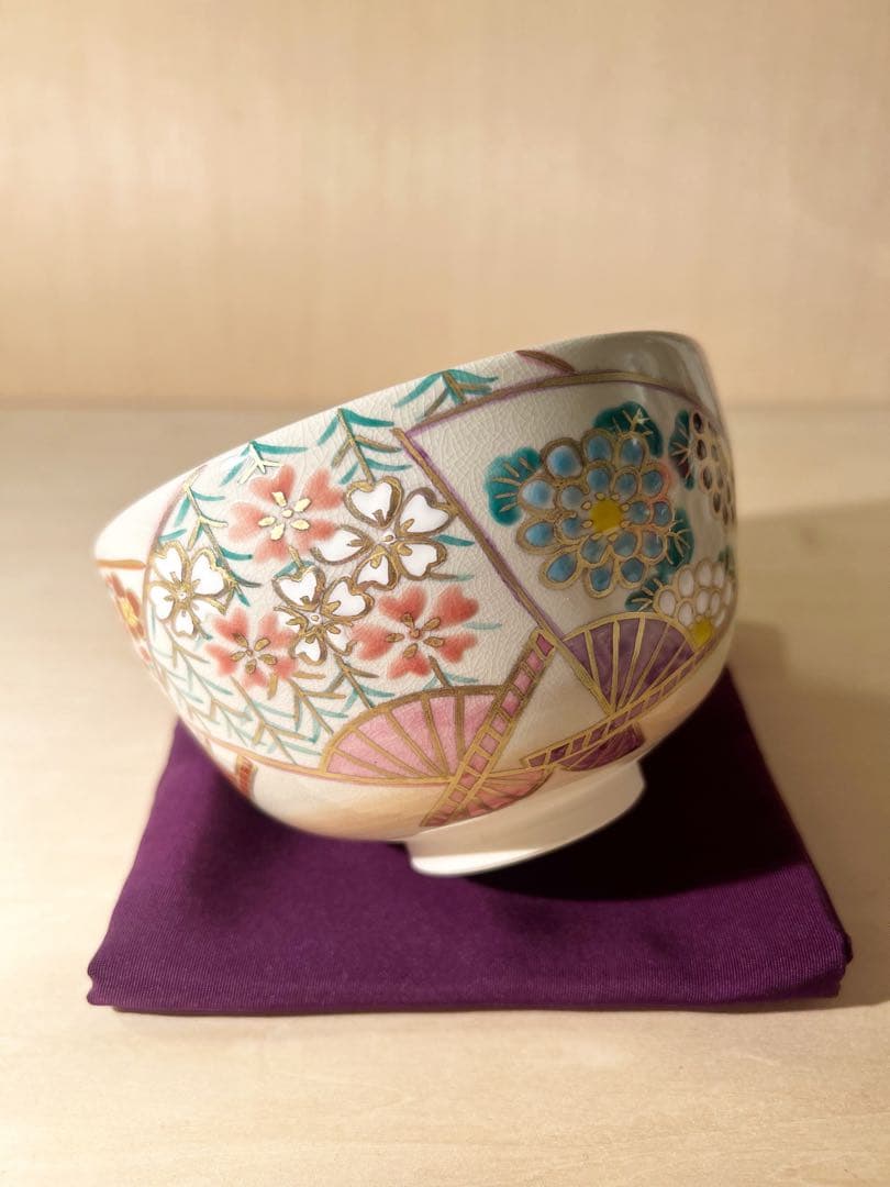 京焼　色絵　扇面　吉祥四季草花紋　四季草花　抹茶茶碗