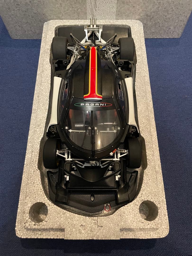 オートアート￼ 1/18 パガーニ ゾンダR (イタリアンストライプ￼)