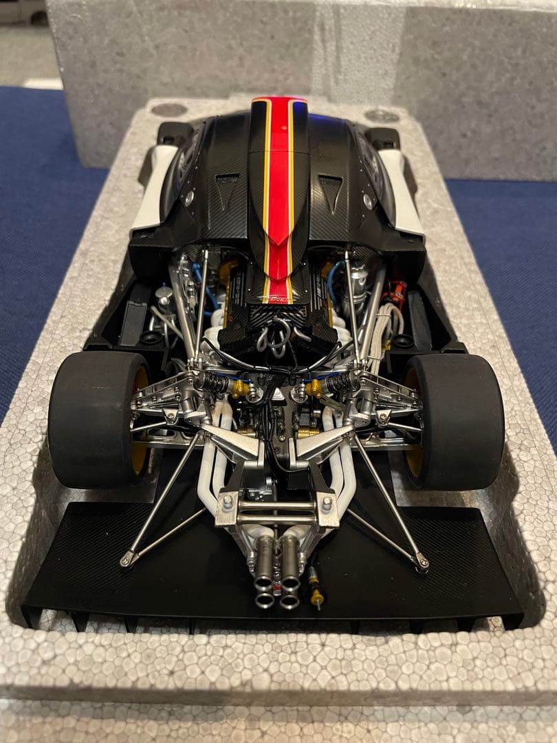 オートアート￼ 1/18 パガーニ ゾンダR (イタリアンストライプ￼)