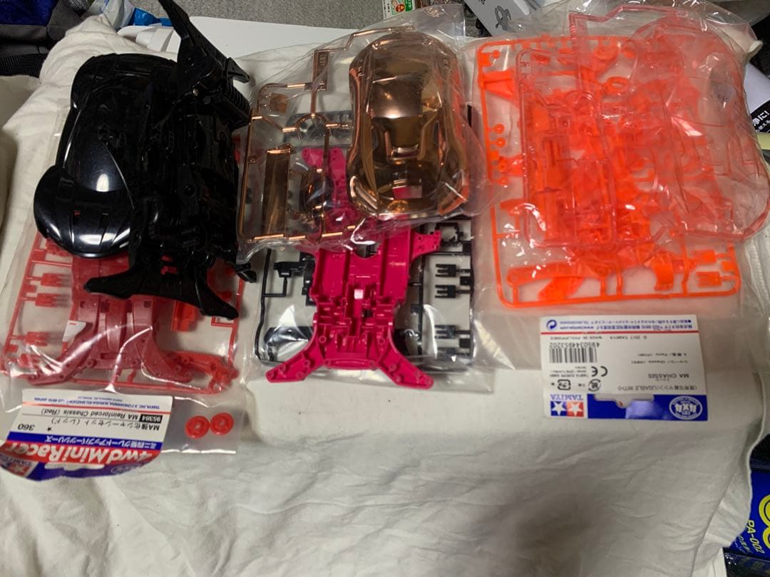 ミニ四駆 EVO.Iと ⅡカーボンシャーシⅠは仮組済　パーツ欠品有り