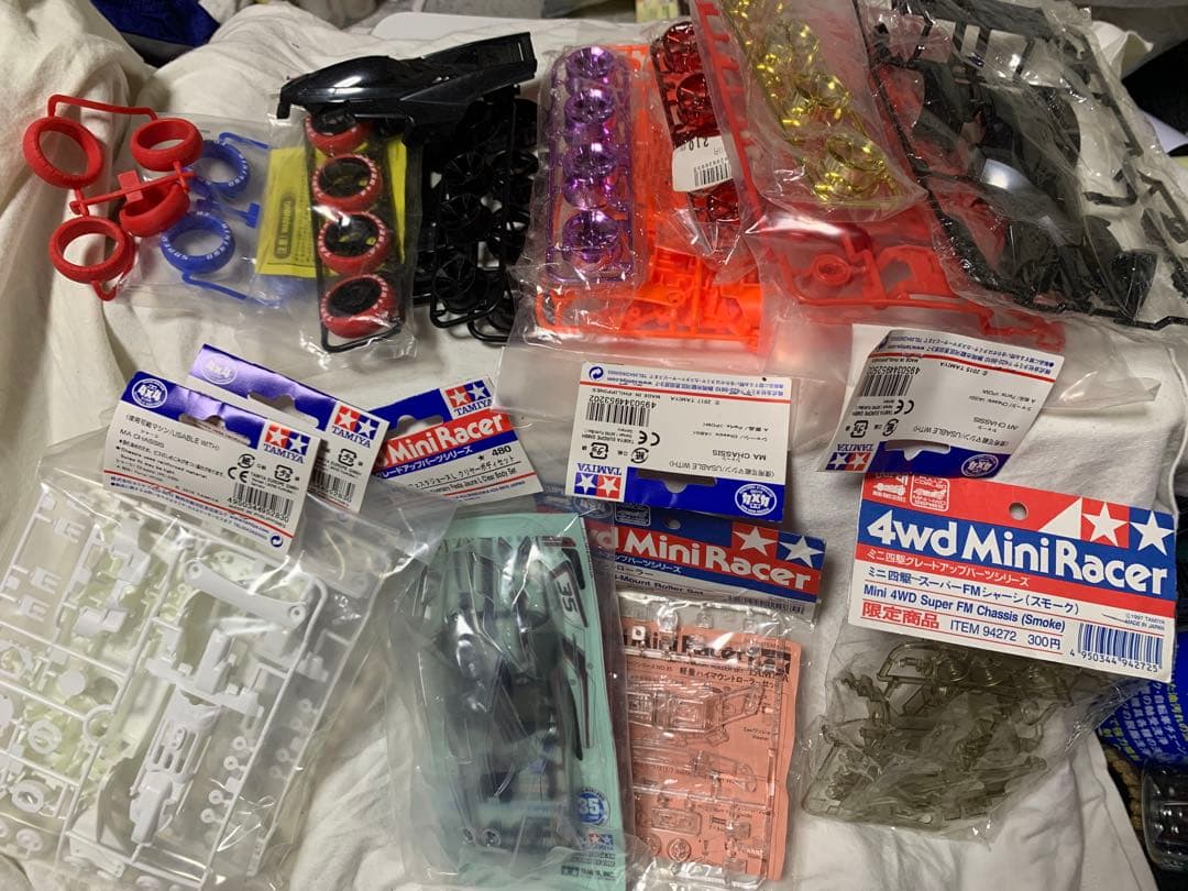 ミニ四駆 EVO.Iと ⅡカーボンシャーシⅠは仮組済　パーツ欠品有り