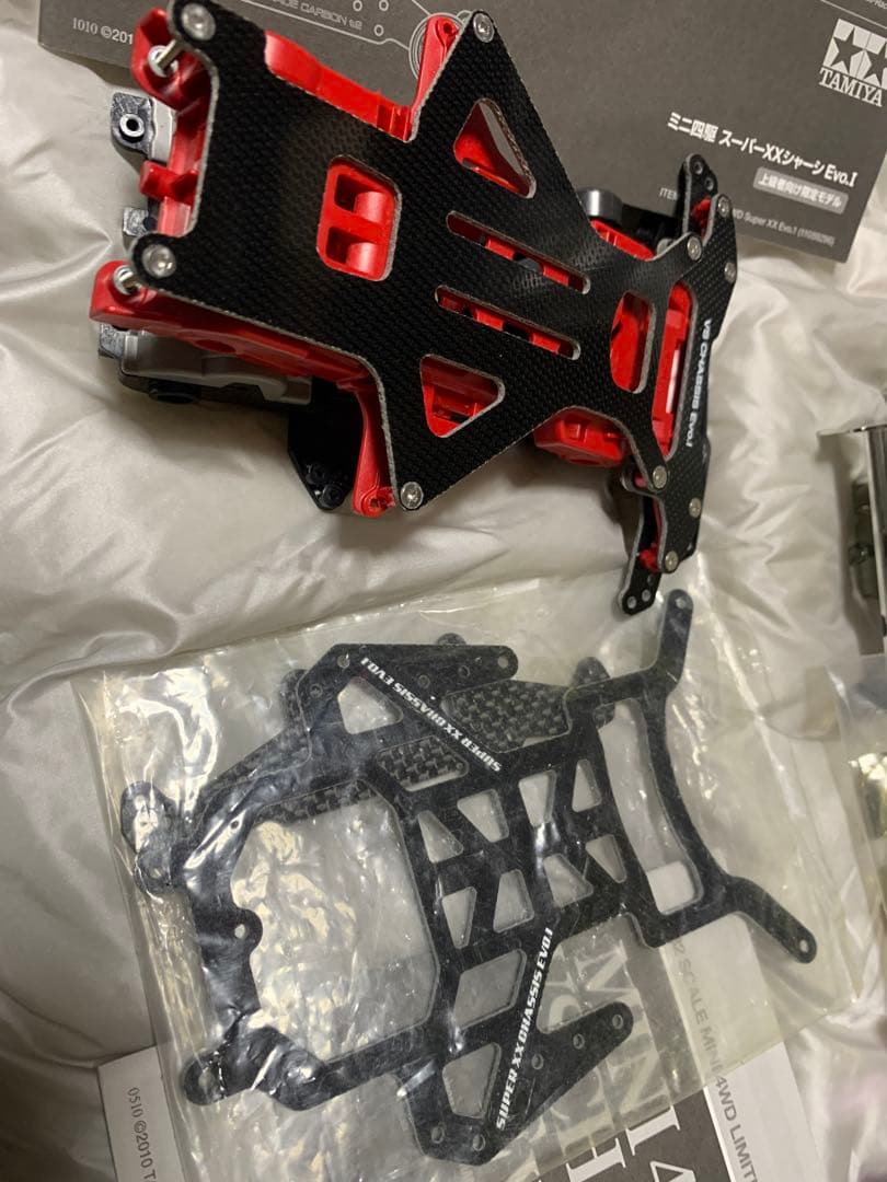 ミニ四駆 EVO.Iと ⅡカーボンシャーシⅠは仮組済　パーツ欠品有り