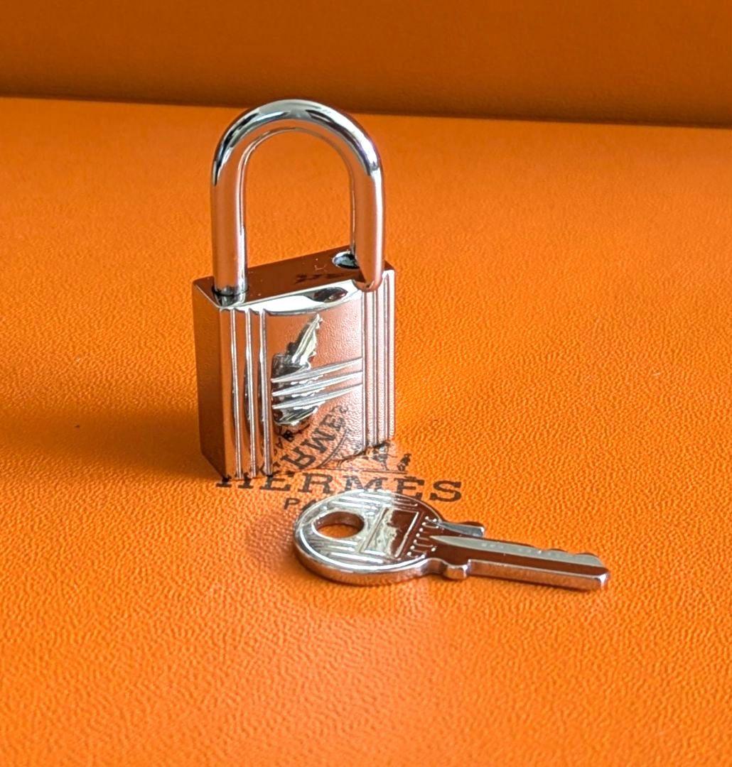 最終お値下げ！エルメス シルバー パドロック カデナ 姫路レザークロシェット付き