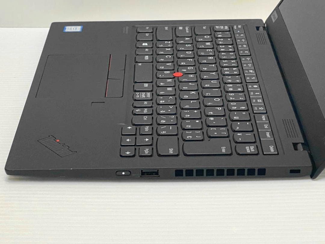 ほぼ新品 使用26h 第8世代Core i7 X1 Carbon Gen7