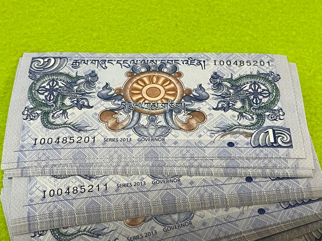 外国旧紙幣　ブータン紙幣　龍　1束　100枚連番　未使用　商品説明必読
