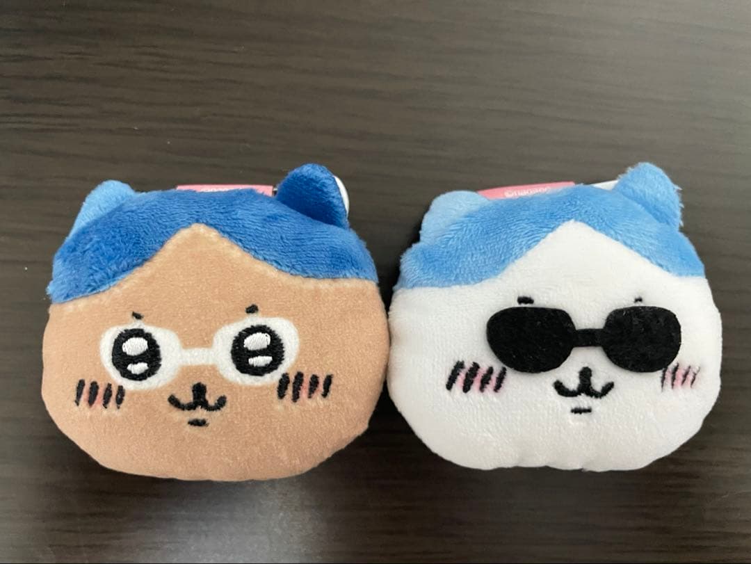 ちいかわ観光　ノベルティ　ピンバッジ　ハチワレ(日焼け、サングラスセット)