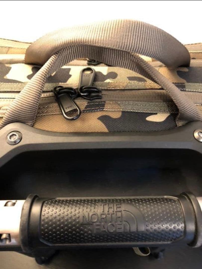 ノースフェイス シャトルローラー カモフラ 迷彩