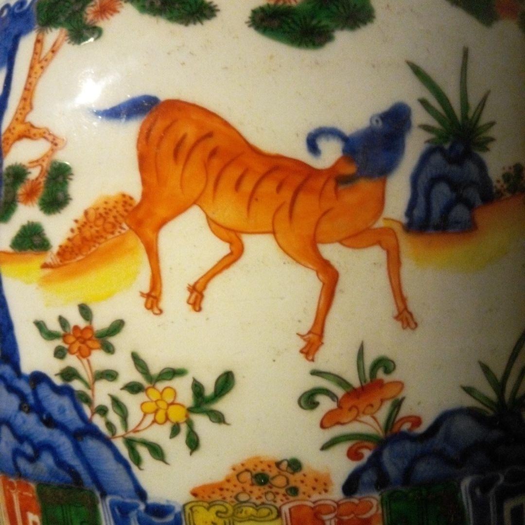 中国陶磁器　明萬歴赤絵　多色装飾の陶器の壺