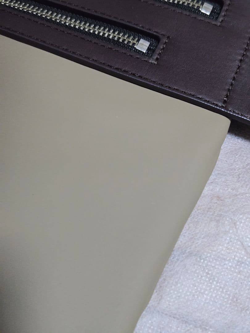 カワカワ　kawakawa　rubber-chohatomeボディバッグ　M