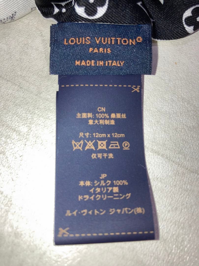 入手超々困難Vuitton最新作シュシュ