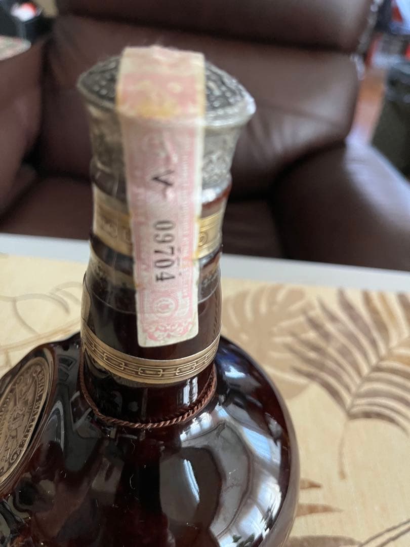 ロイヤルサルート21年 陶器ボトル　700ｍ