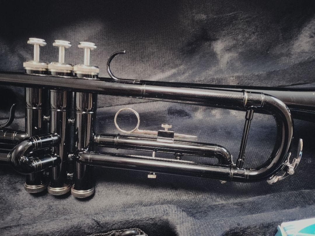 黒色（ブラック） B♭トランペット 本体　未使用品