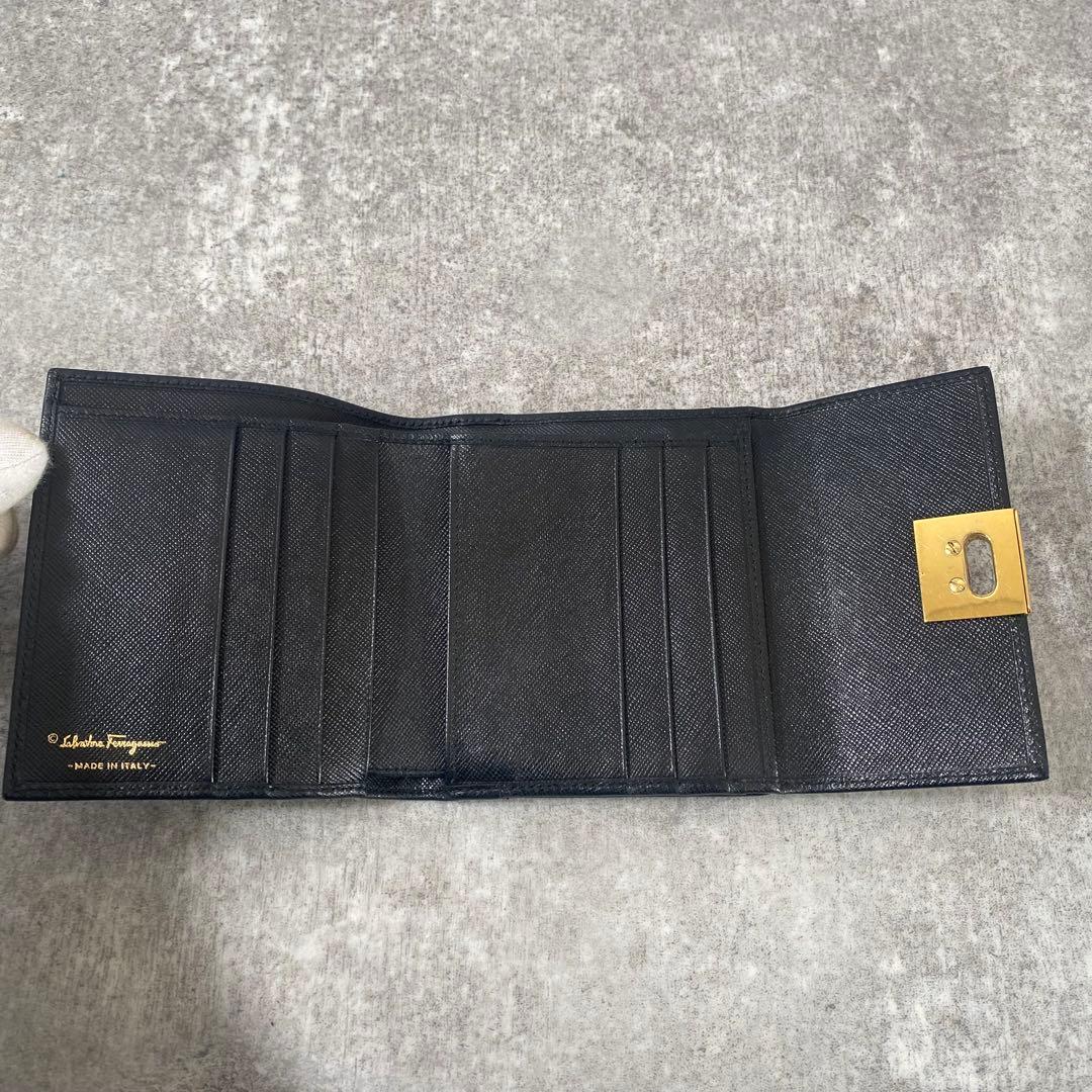 美品　フェラガモ　折り財布　ガンチーニ　サフィアーノレザー　ブラック　黒