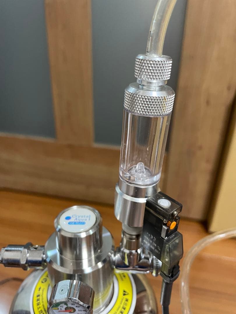 アクアリウム引退品（フィルター、CO2ジェネレーター、殺菌灯、ライト他）