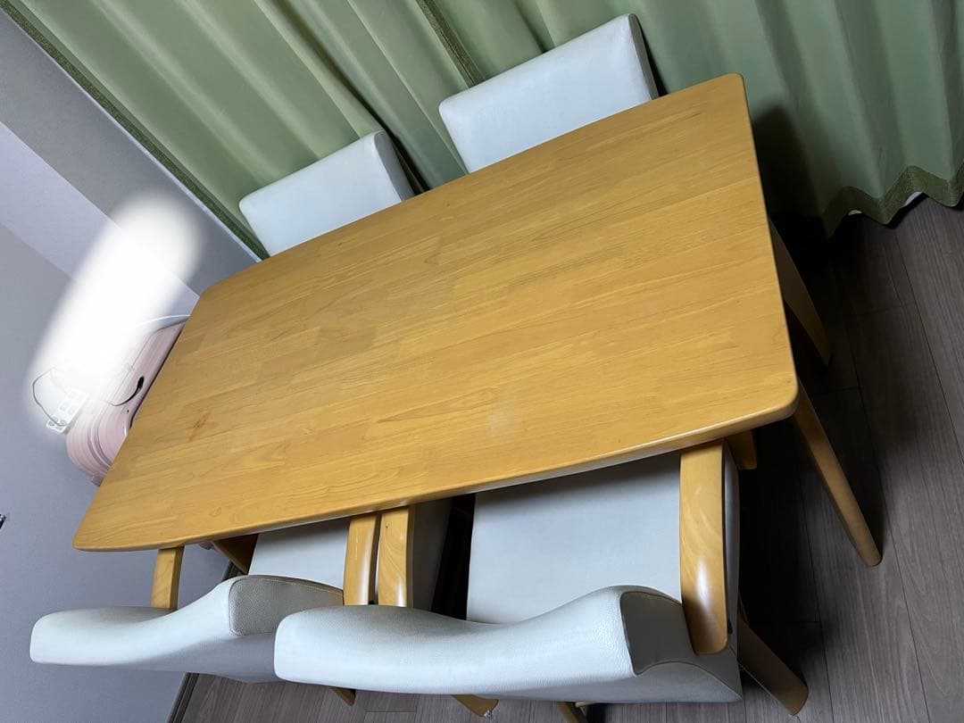 ダイニングテーブルと椅子4脚セット　ミキモク　肘付き回転チェア