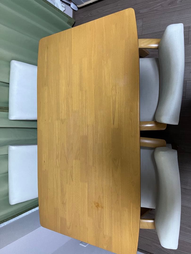 ダイニングテーブルと椅子4脚セット　ミキモク　肘付き回転チェア