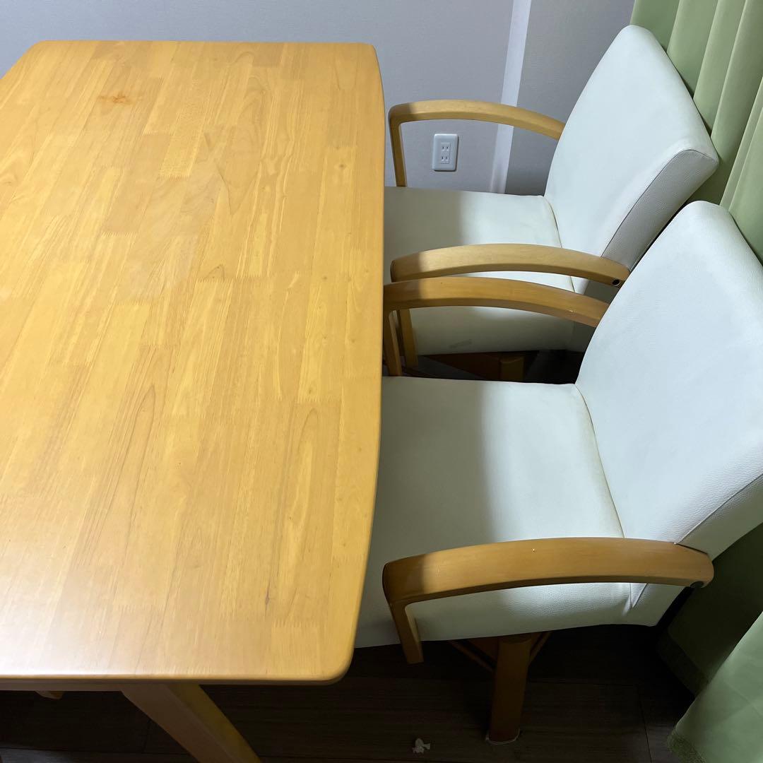 ダイニングテーブルと椅子4脚セット　ミキモク　肘付き回転チェア