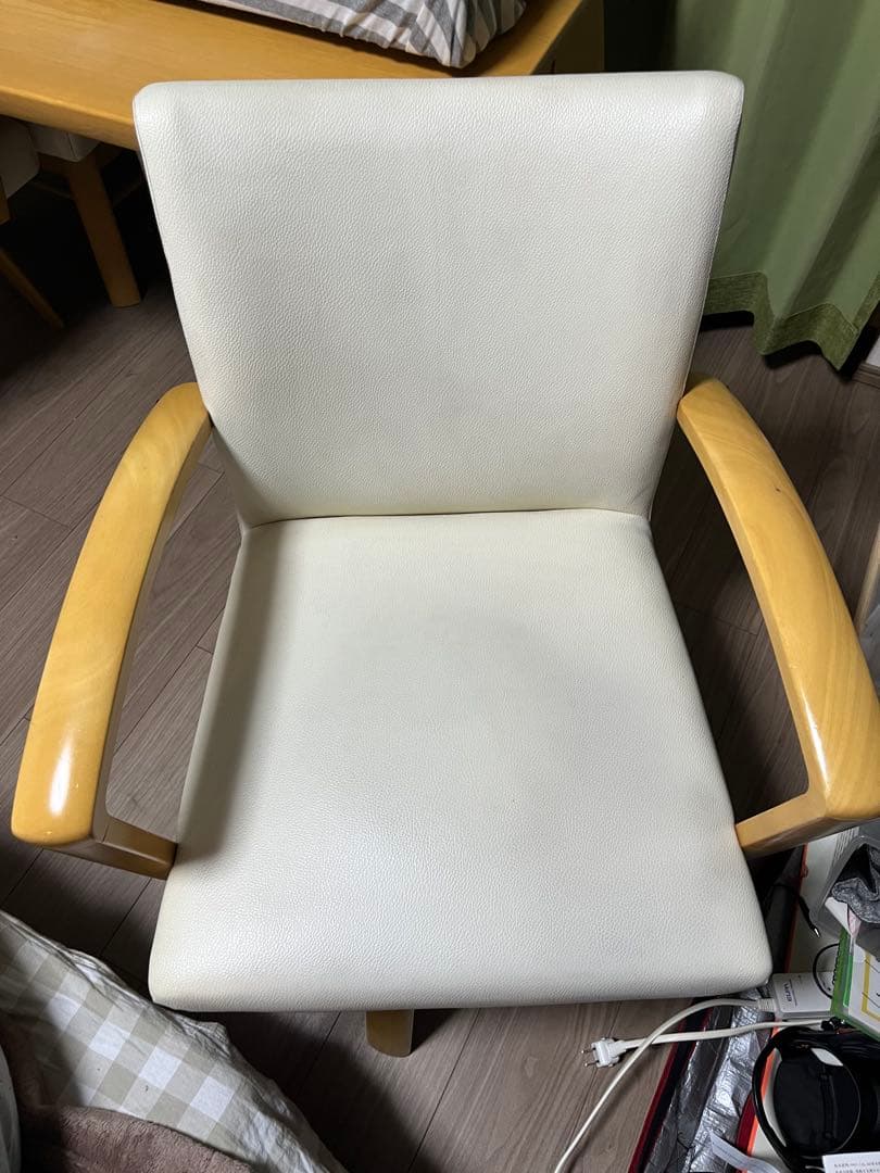 ダイニングテーブルと椅子4脚セット　ミキモク　肘付き回転チェア