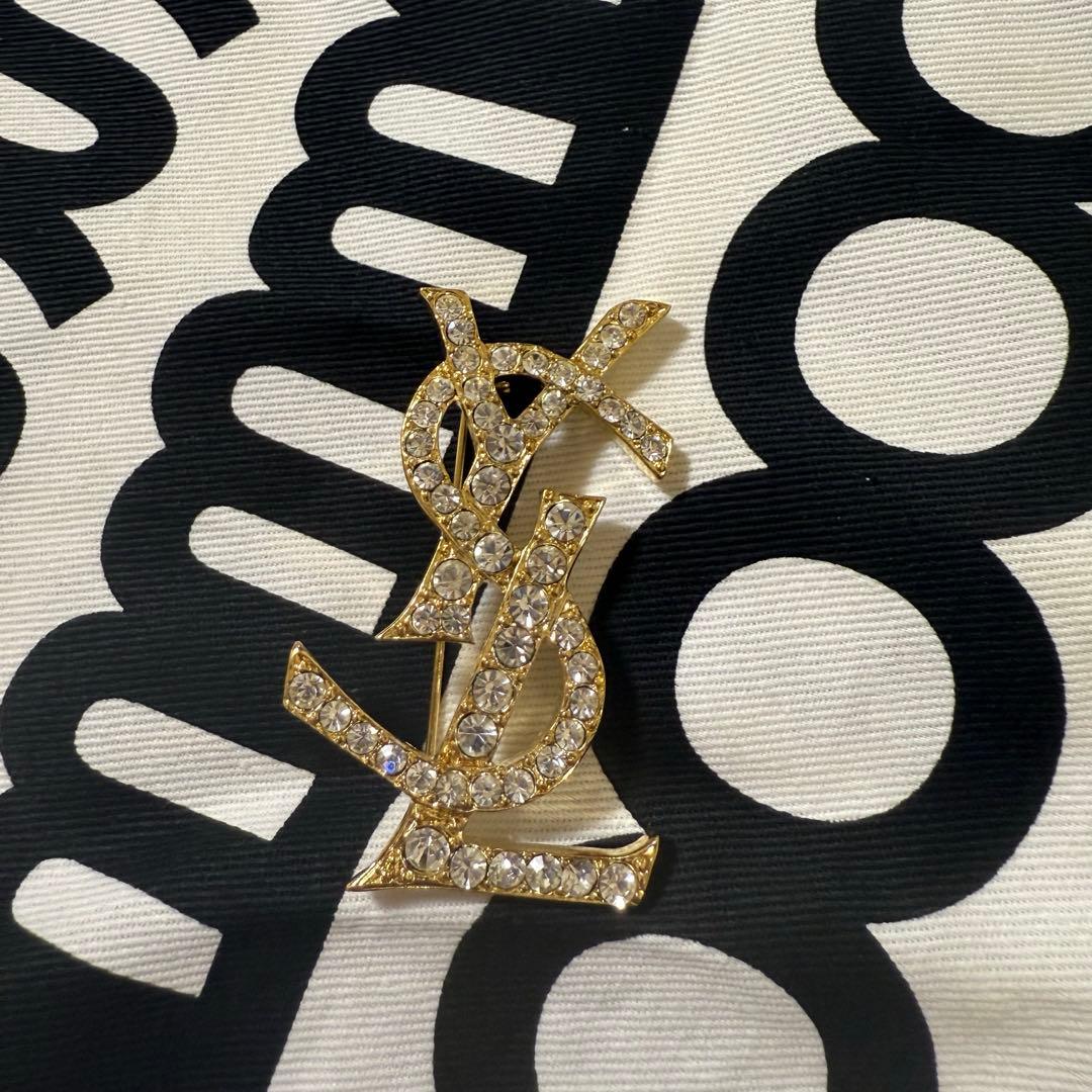 イヴサンローラン ブローチ カサンドラロゴ YSL 刻印 付属品なし