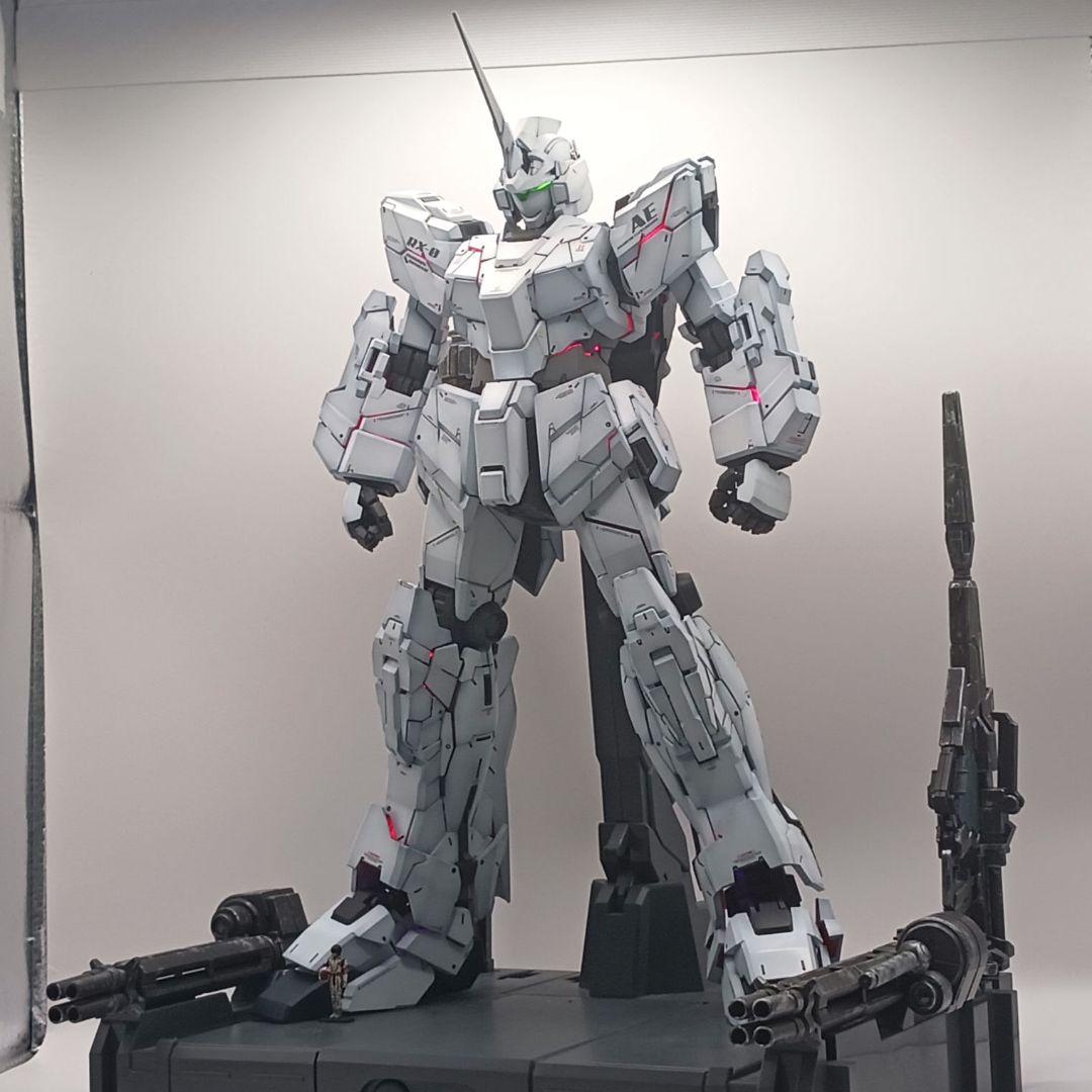 PG パーフェクトグレード ユニコーンガンダム　塗装完成品　LED内蔵