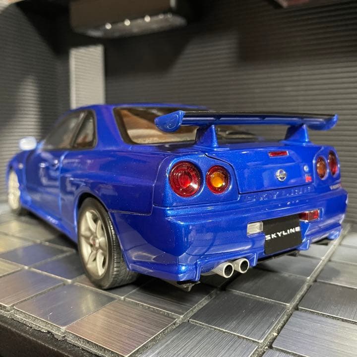 オートアート 1/18 ニッサン スカイライン R34 ブルー