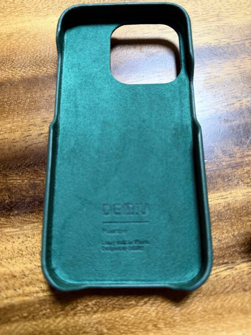DEMIU デミュウ　箱入りiPhone 15pro グリーン