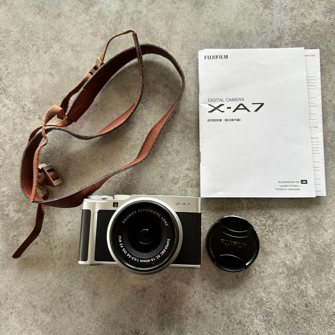 富士フイルム ミラーレス一眼レフ カメラ X-A7 レンズキット シルバー